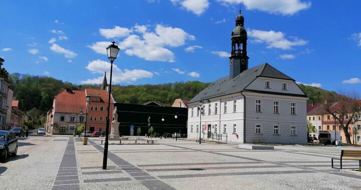 ratusz miejski we Wleniu urząd rynek